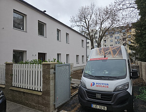 Zateplení stropu novostavby kancelářské budovy pomocí foukané izolace